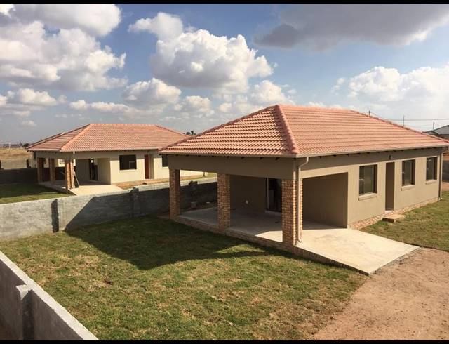 3 BEDROOM HOUSE FOR SALE IN AZAADVILLE
